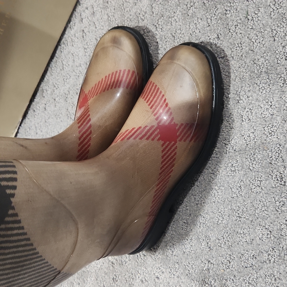 Authentic Burberry Rain Boots Size 8 - Picture 7 of 13